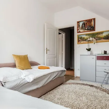 Luca House Apartmán *
