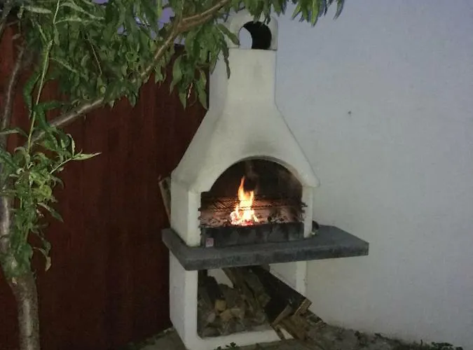 דירה Luca House בודארוס